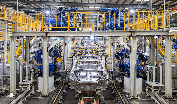 安川機(jī)器人在汽車(chē)生產(chǎn)車(chē)間 安川機(jī)器人在汽車(chē)生產(chǎn)車(chē)間