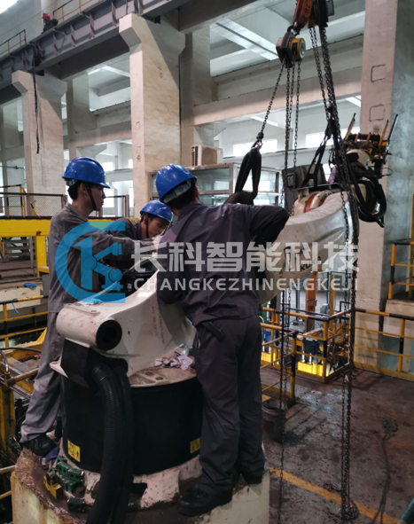 庫卡大型機械臂減速箱更換現(xiàn)場 庫卡大型機械臂減速箱更換現(xiàn)場