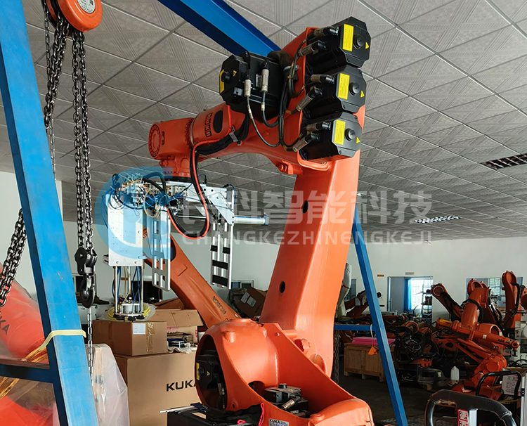 庫(kù)卡C2機(jī)器人KR210 R2700拆裝平衡桿 庫(kù)卡C2機(jī)器人KR210 R2700拆裝平衡桿