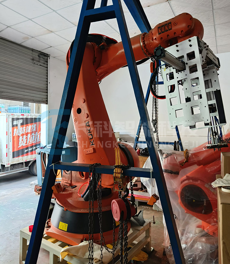 庫(kù)卡C2機(jī)器人KR210 R2700拆裝平衡桿 庫(kù)卡C2機(jī)器人KR210 R2700拆裝平衡桿