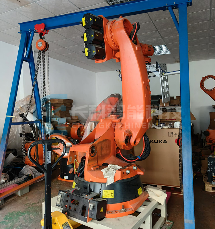 庫(kù)卡C2機(jī)器人KR210 R2700拆裝平衡桿 庫(kù)卡C2機(jī)器人KR210 R2700拆裝平衡桿